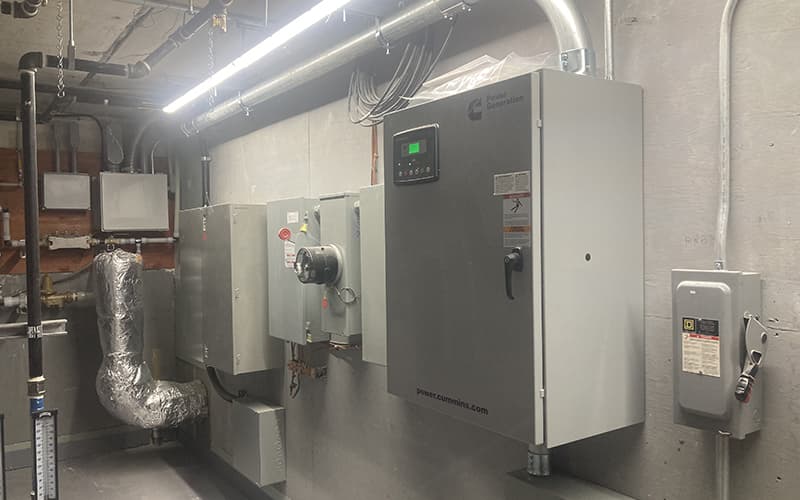 Tableau de distribution électrique sur un chantier commercial