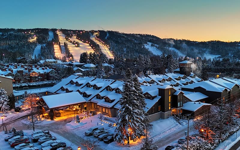 Village de Saint-Sauveur au pied des montagnes desservi par notre maître électricien